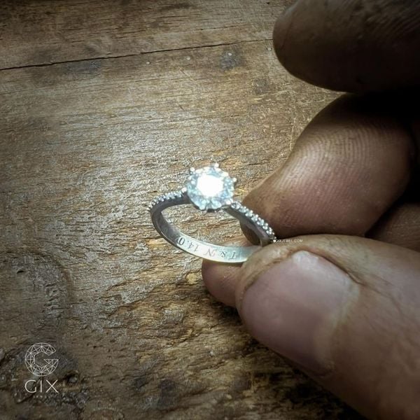 Thiết Kế Nhẫn Cầu Hôn Theo Yêu Cầu