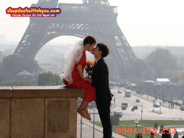 Nghệ thuật hôn sâu kiểu Pháp và kỹ thuật đá lưỡi điêu luyện