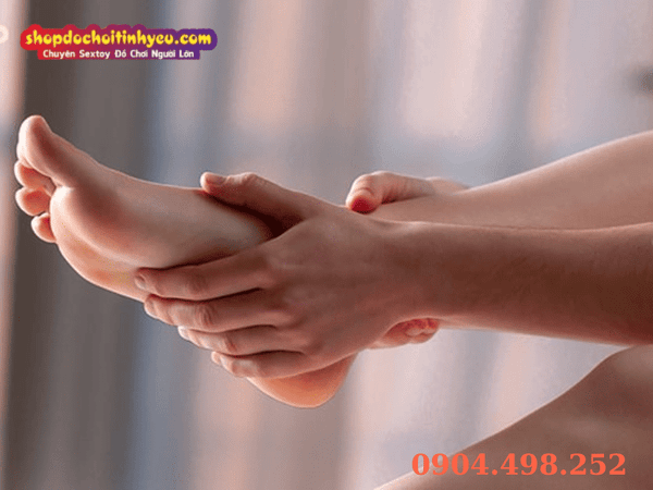 Tìm hiểu về Footjob và sức hút của đôi bàn chân