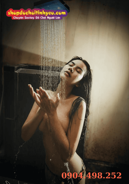 Gái nhảy không mặc đồ