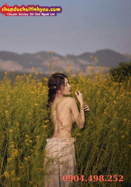 Gái xinh khoả thân