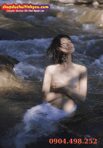 Con gái ở truồng