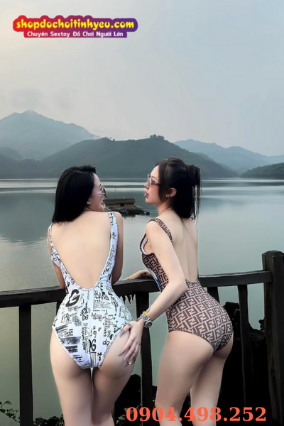 Hot girl mông to tạo dáng hiện đại