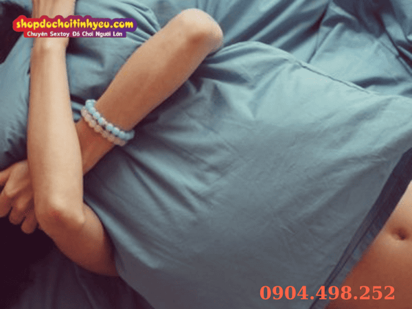 Giải đáp quan hệ lần đầu bị thốn có sao không