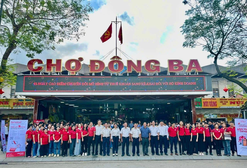 đi huế cùng bạn bè