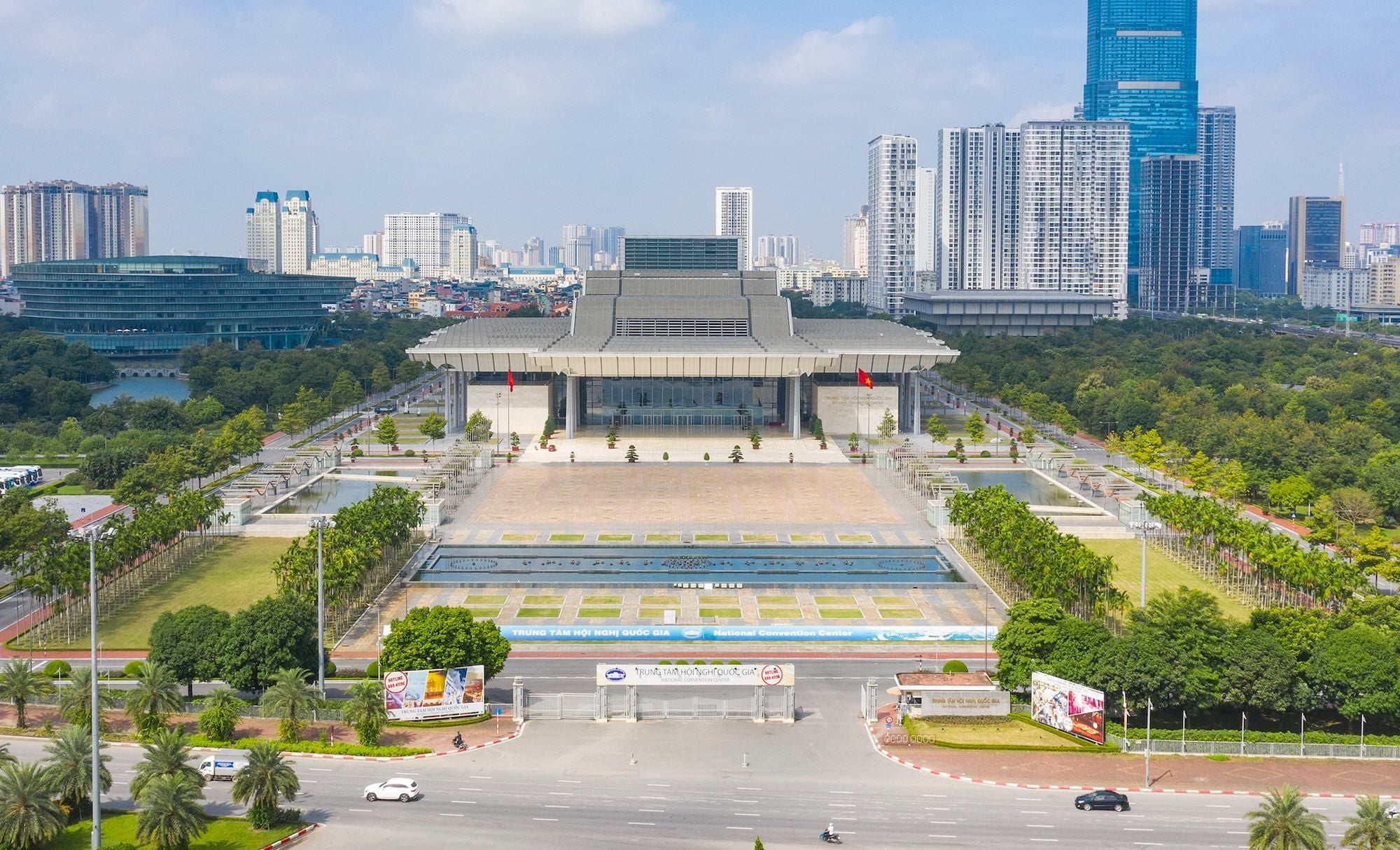 Hệ thống khách sạn Marina&nbsp;nằm cách Trung Tâm Hội Nghị Quốc Gia khoảng 800m