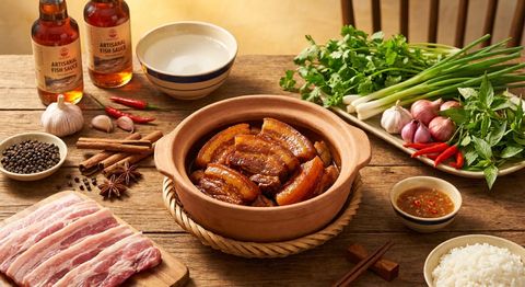 Công thức Ba Rọi Heo Rừng Lai kho tộ đậm đà, mềm tan chuẩn vị truyền thống