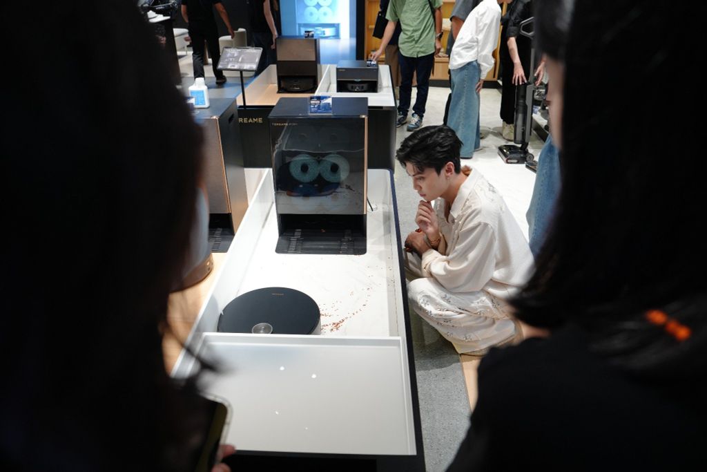 Tuấn Dương và Lucie Nguyễn trải nghiệm Dreame Matrix10 Ultra