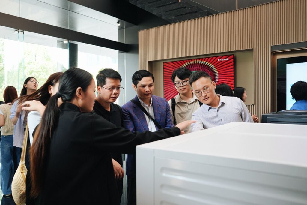 Smart-link cùng đối tác tham quan cửa hàng flagship Dreame tại Tô Châu, Trung Quốc