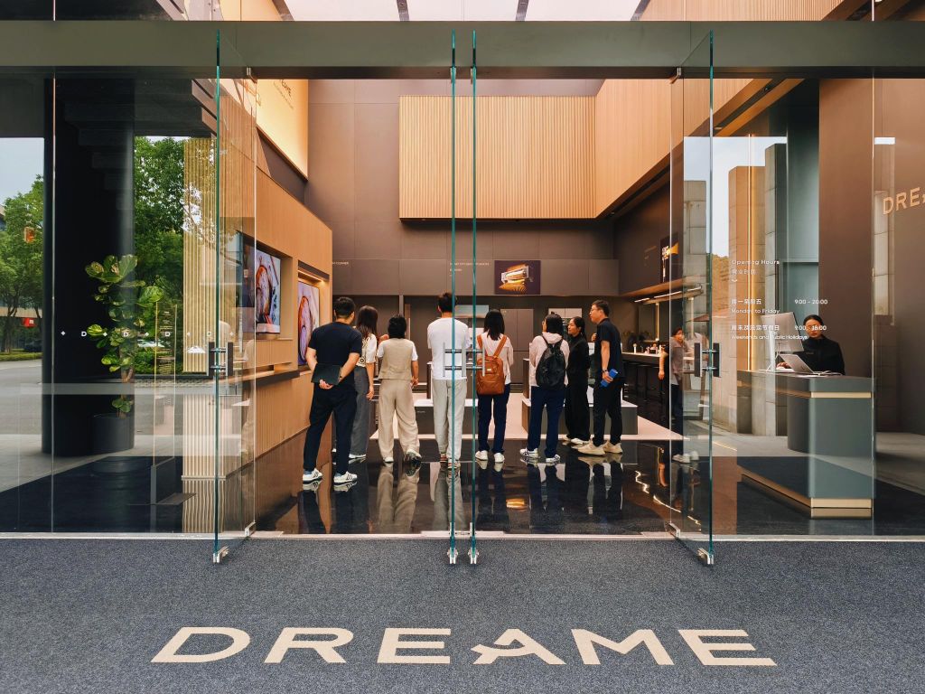 Smart-link cùng đối tác tham quan cửa hàng flagship Dreame tại Tô Châu, Trung Quốc