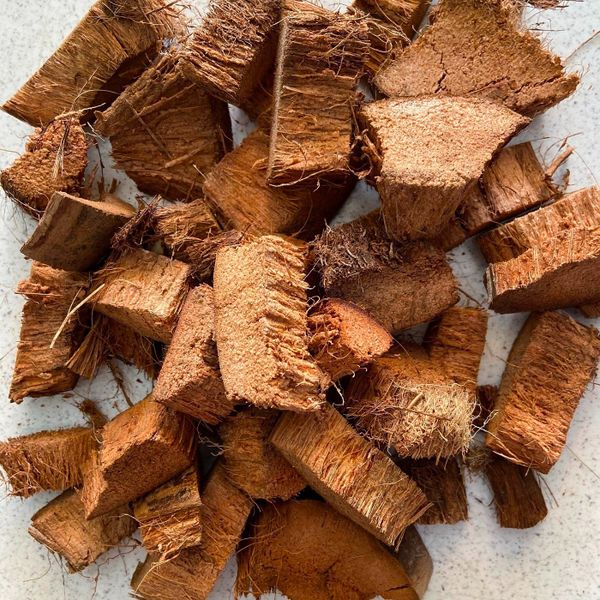 Vỏ xơ dừa cắt – Giá thể hữu cơ hoàn hảo cho hoa kiểng lá, phong lan và cây cảnh