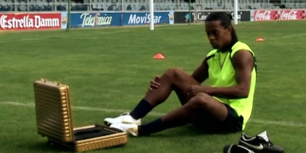 Nike giới thiệu phiên bản R10 Tiempo 10 'Touch Of Gold' tri ân Ronaldinho
