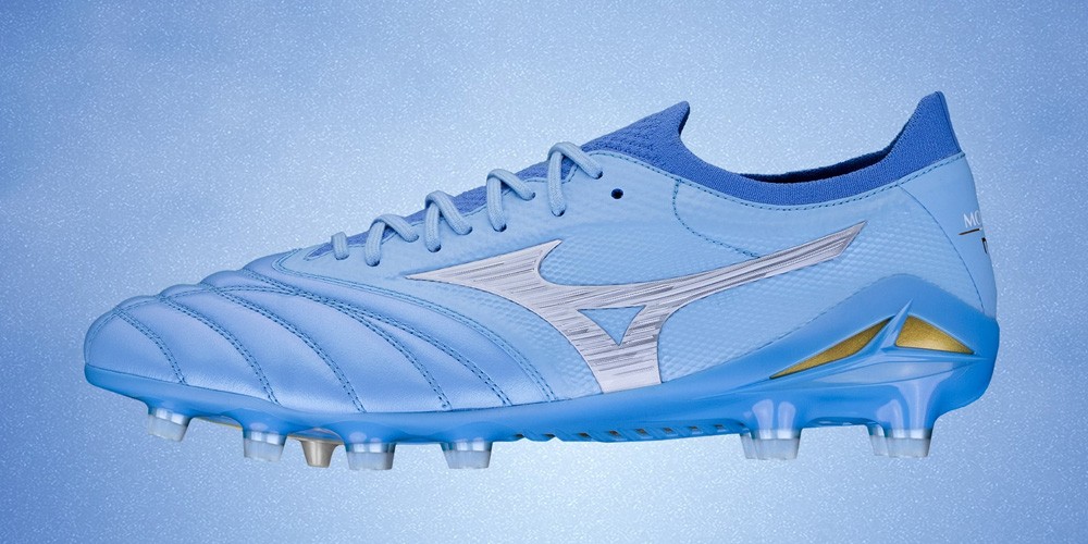 Mizuno “Unity Sky” Pack mở màn 2026: Alpha III và Morelia Neo IV β cùng lên màu xanh Celeste