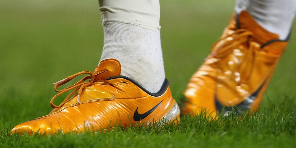 Màu cam và di sản tốc độ của Nike Mercurial