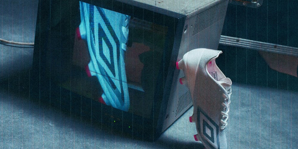 Umbro Velocita Decima – Giày bóng đá siêu nhẹ kỷ niệm 10 năm, dành cho tốc độ