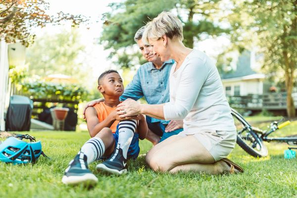 cách ngừa chấn thương khi trẻ chơi thể thao