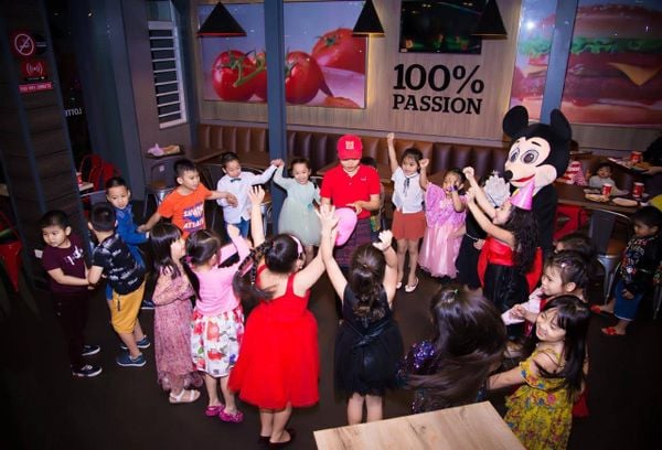 11. Tổ chức sinh nhật cho bé tại Lotteria