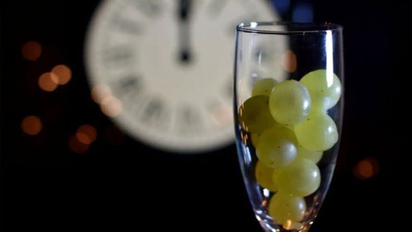 Tây Ban Nha - Ăn 12 quả nho vào thời khắc giao thừa