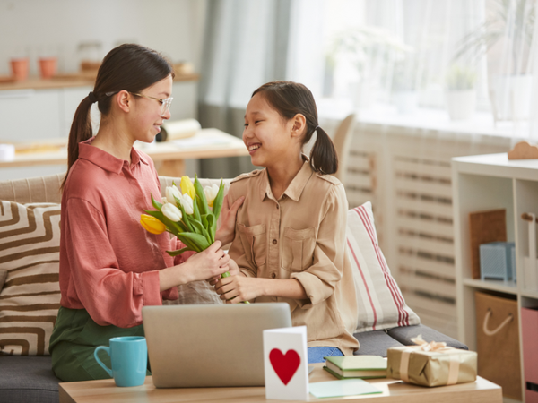 quà tặng 20-10 thiết thực ý nghĩa tặng chị em gái