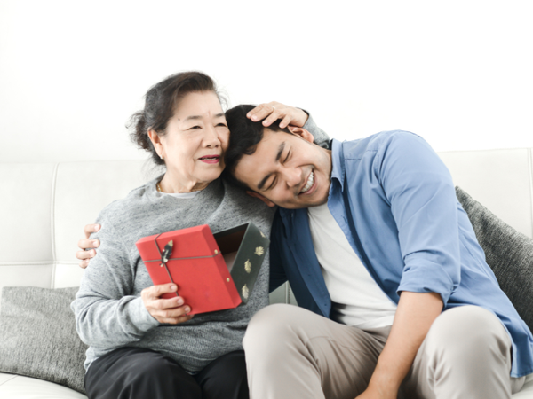 quà tặng 20-10 thiết thực ý nghĩa tặng mẹ