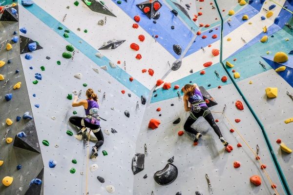 Sài gòn leo núi nhân tạo ở đâu