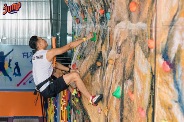 Sài gòn leo núi nhân tạo ở đâu