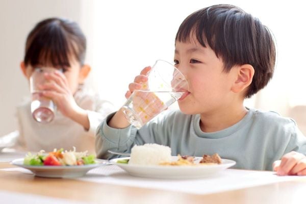 tháp dinh dưỡng cho trẻ