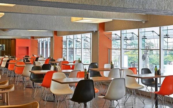 Ghế cafe chân sắt