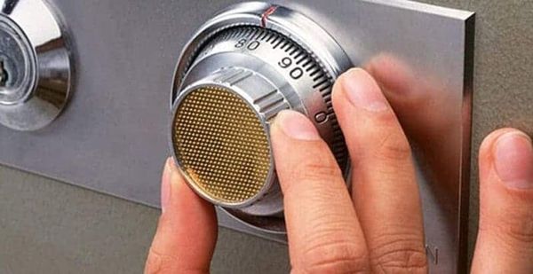 Cất vàng vào két sắt có khả năng chống cháy, chống nước hiệu quả