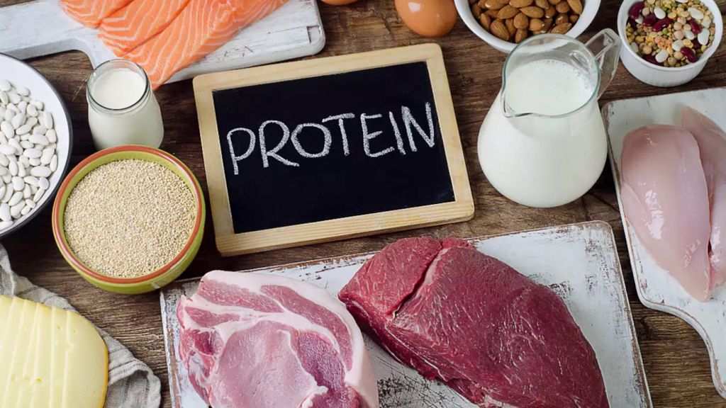 Bổ sung đủ dưỡng chất là một cách cải thiện chất tóc từ bên trong