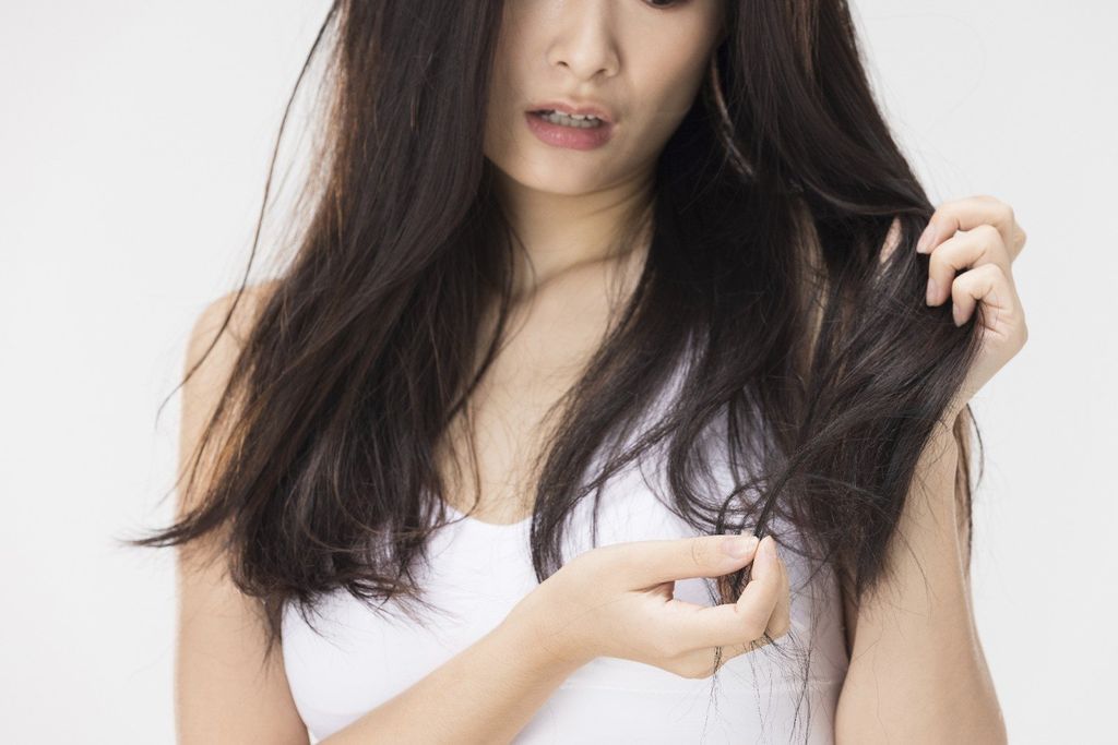 Vì sao tóc bị xơ và yếu?