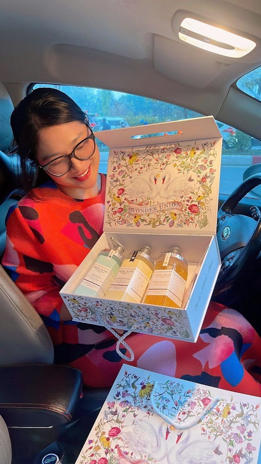 Hộp quà 20/10 đẹp mắt, sang trọng tặng vợ