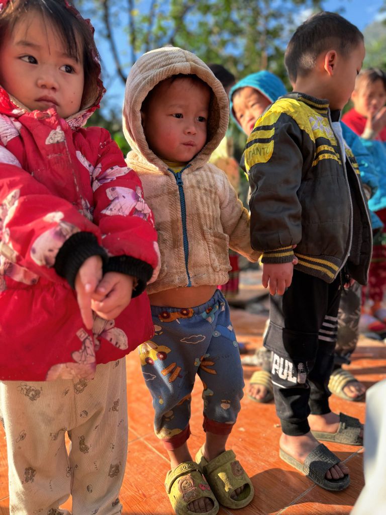 Những ngày đông giá buốt - khi nỗ lực của các em lớn hơn vóc dáng bé nhỏ