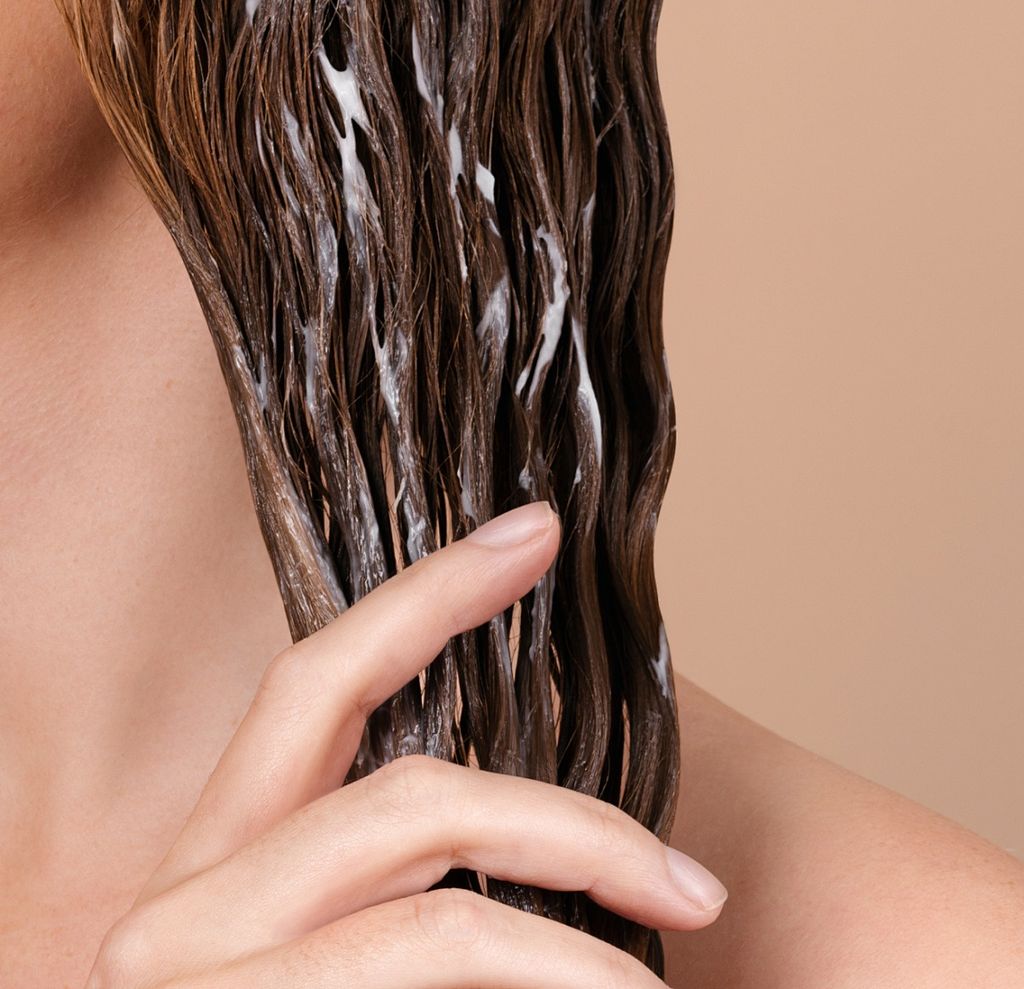 Dầu xả có tác dụng gì với mái tóc?