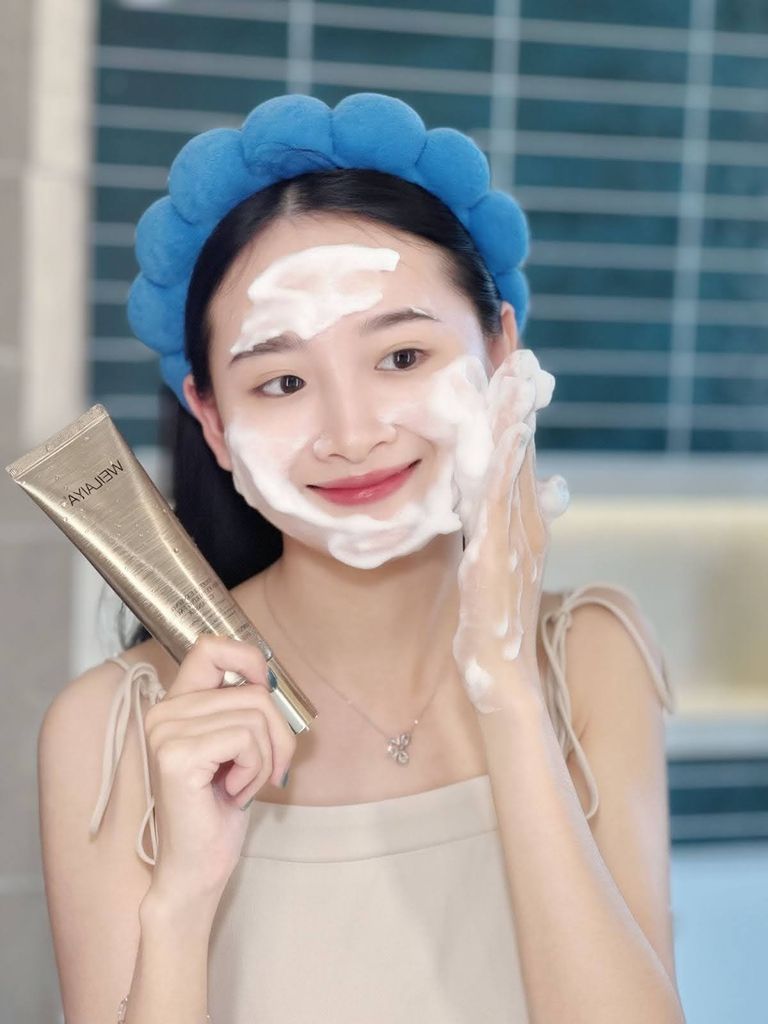 Sữa rửa mặt làm sạch dịu nhẹ Weilaiya chăm sóc và nuôi dưỡng làn da