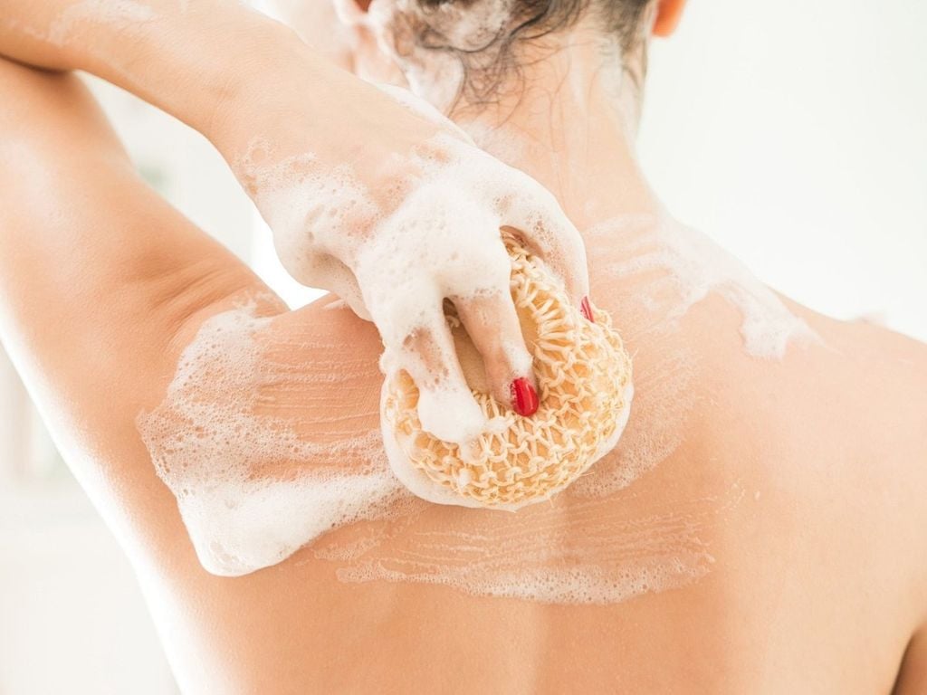 Dùng sữa tắm dưỡng da cần lưu ý những gì?