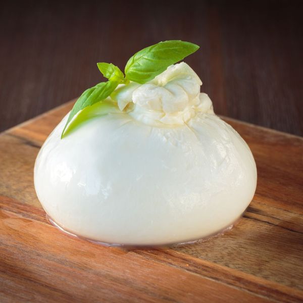 Phô mai tươi mang vị ngọt của sữa với kết cấu không đồng nhất