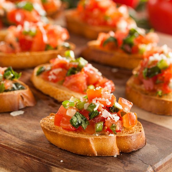 Món Bruschetta khai vị truyền thống của Ý