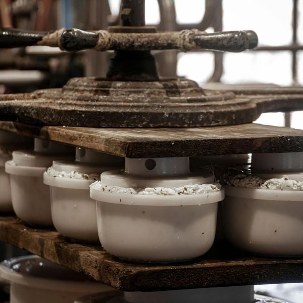 Sản xuất thủ công tạo nên sự độc đáo và tinh tế