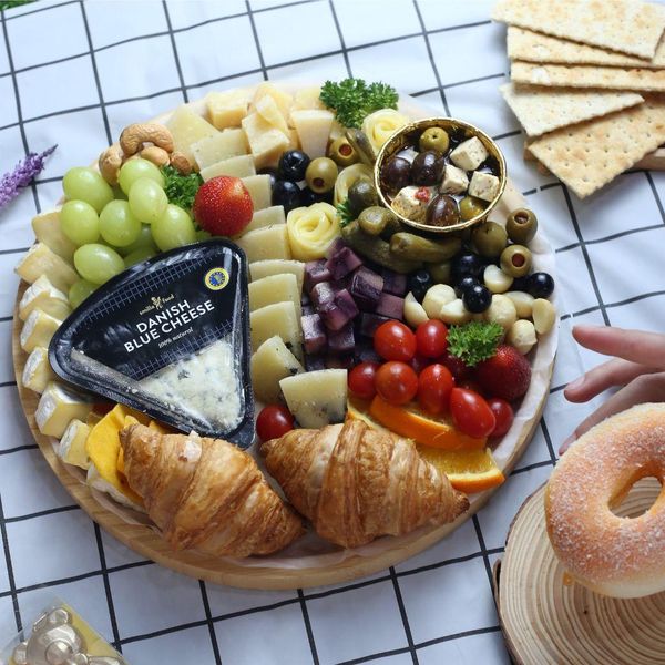 charcuterie-ket-hop-cung-pho-mai