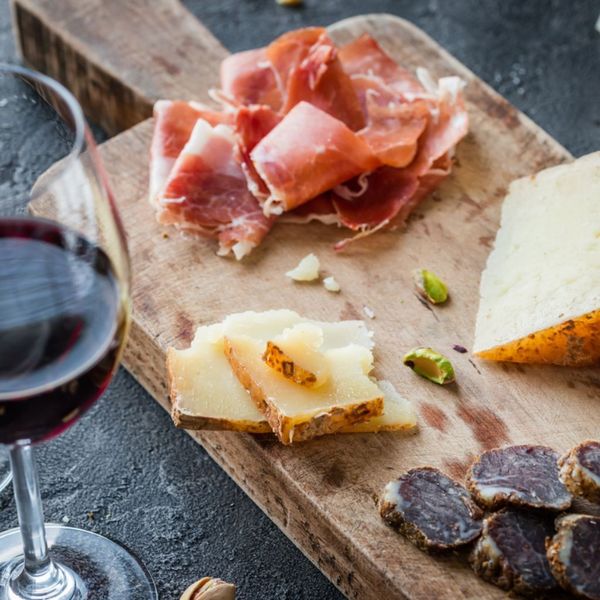 dui-heo-muoi-iberico-ket-hop-voi-vang-va-pho-mai