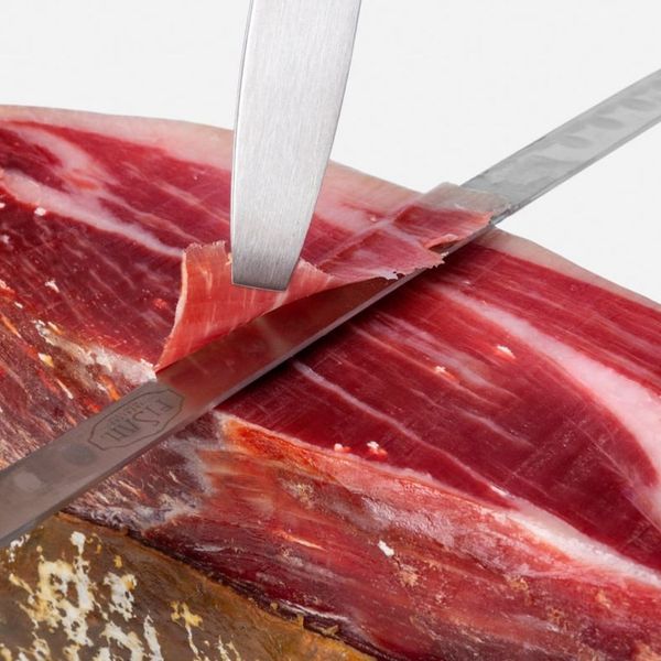 thai-lat-phan-maza-dui-heo-muoi