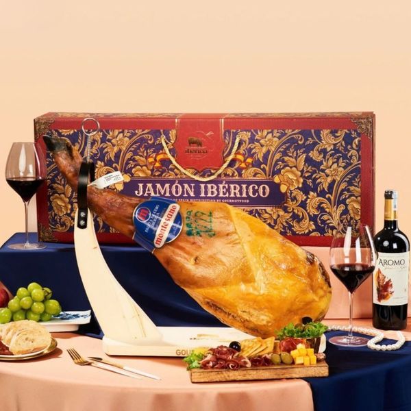 hop-qua-dui-truoc-heo-muoi-iberico-cebo-24-thang