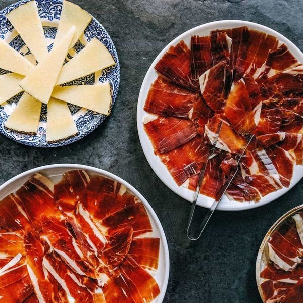 thit-muoi-tay-ban-nha-ket-hop-hoan-hao-cung-pho-mai