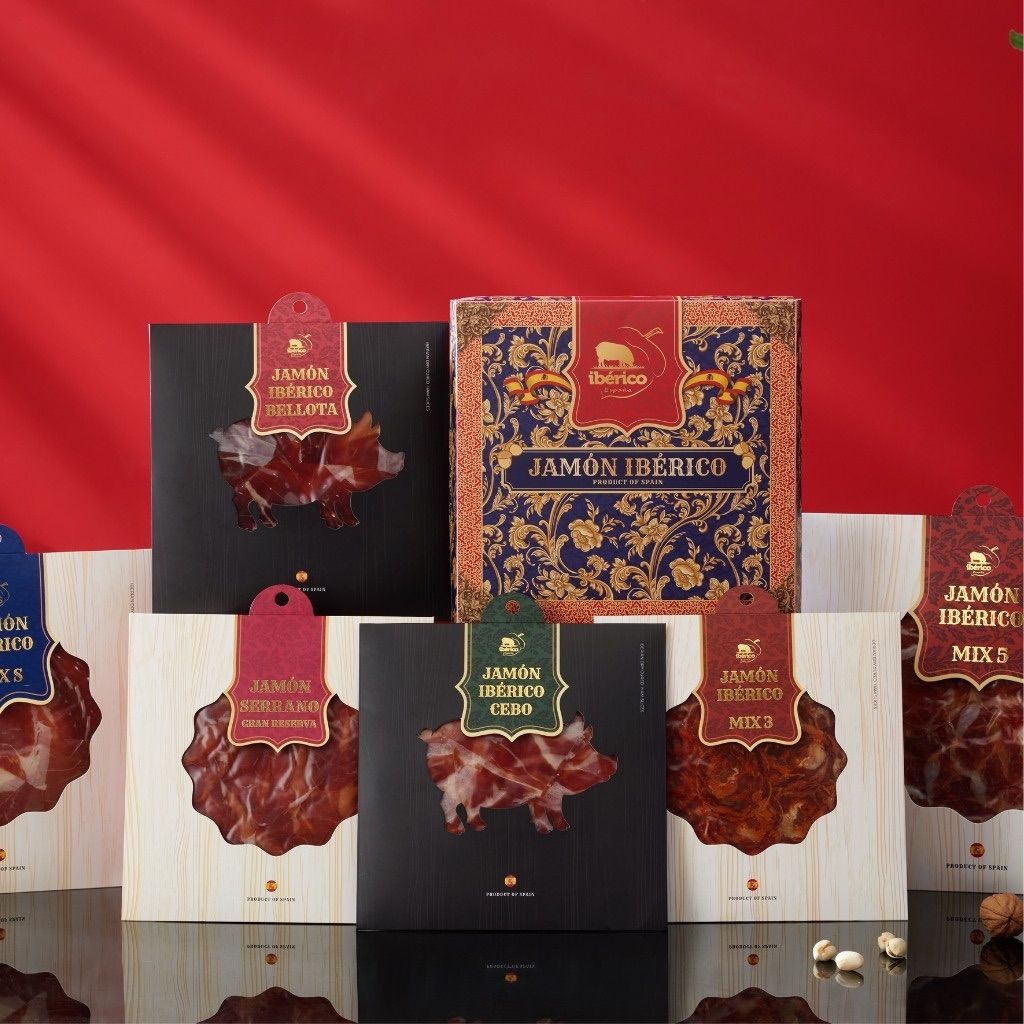 Hộp quà đùi heo muối cắt lát tiện lợi với các gói 100g, hương vị chuẩn Âu, bày khay đãi khách trong vài phút.