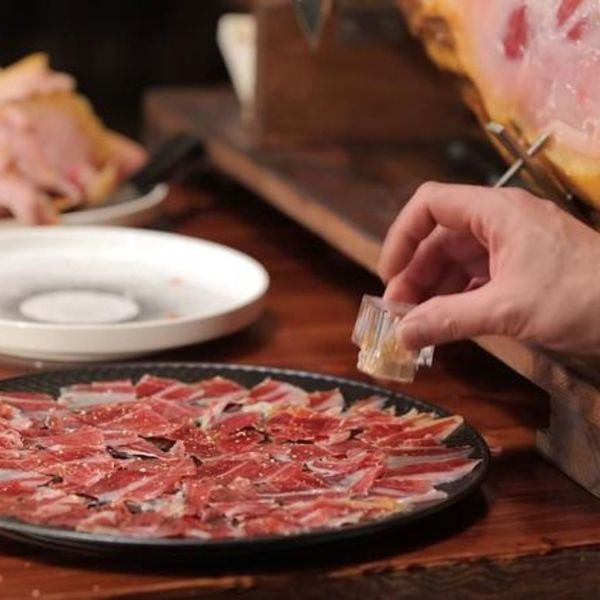 thuong-thuc-dui-heo-muoi-iberico