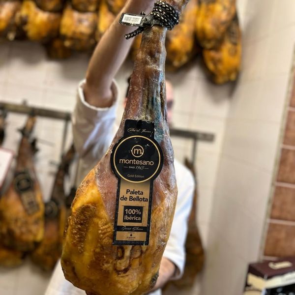 qua-tet-dui-heo-muoi-iberico-bellota-thuan-chung