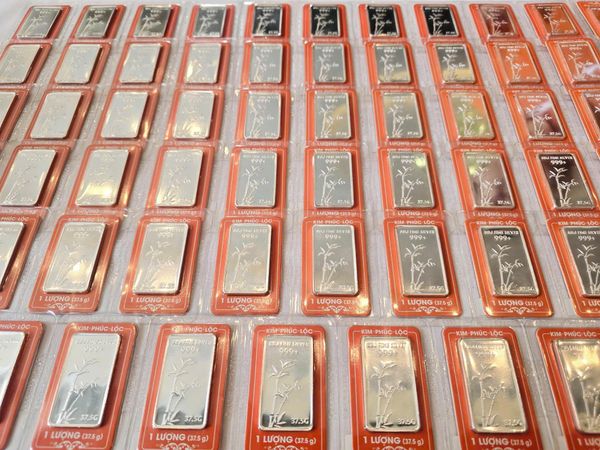 5 ĐỘNG LỰC CHÍNH KHIẾN GIÁ BẠC TĂNG VỌT VƯỢT MỨC 60$