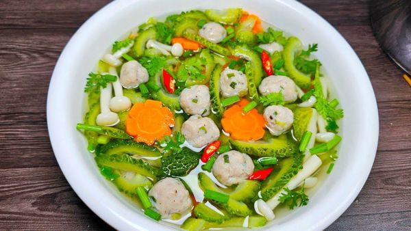 cá thát lát nấu canh khổ qua