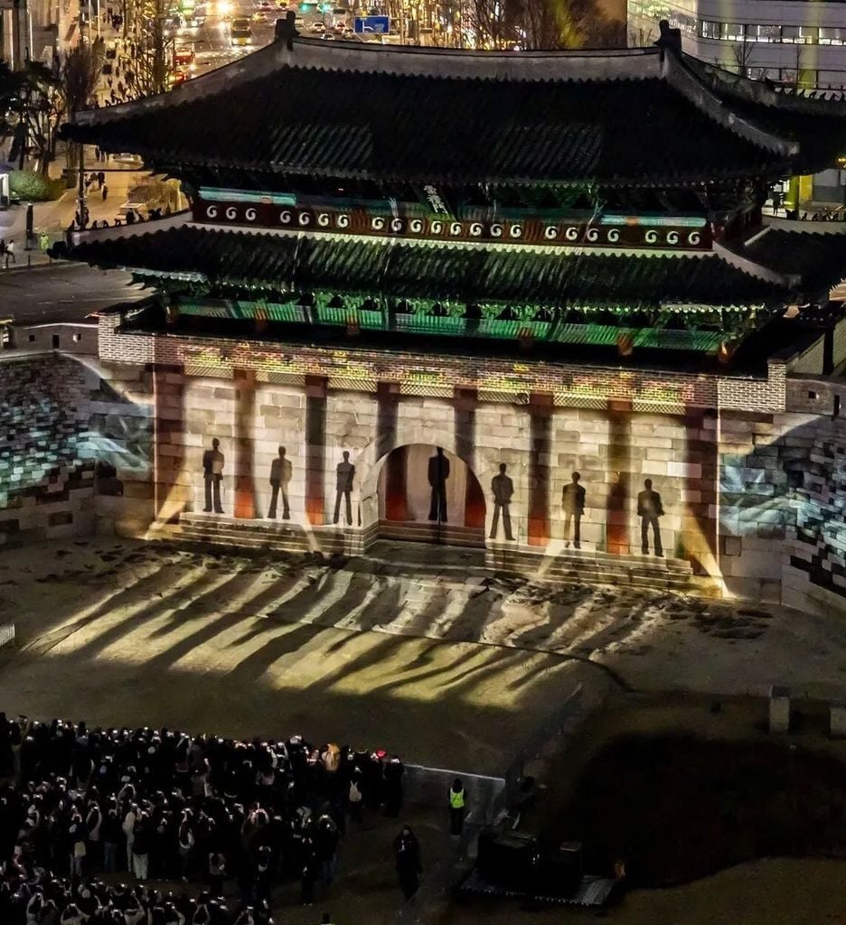 BTS concert Gwanghwamun 2026 sân khấu ARIRANG biển tím ARMY
